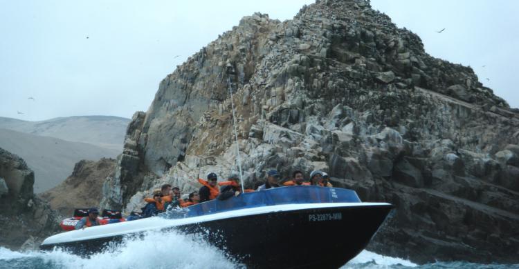 Barco por las Islas Palomino