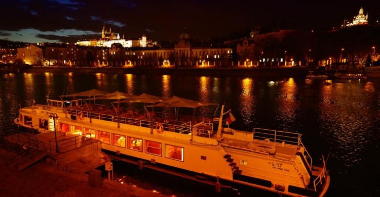 Barco Lužnice, nuestro barco más lujoso para una experiencia exclusiva
