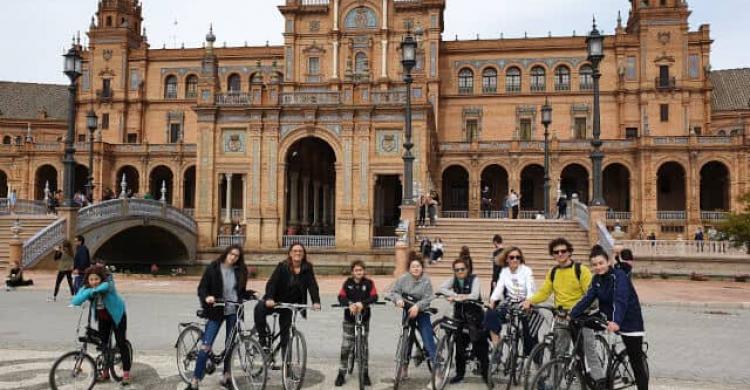 Descubre Sevilla a tus anchas en bicicleta