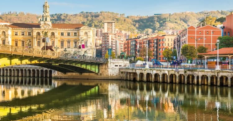 Vista de Bilbao desde la riera