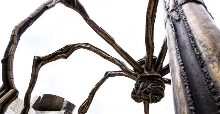 Escultura "Mamá" o "La araña"