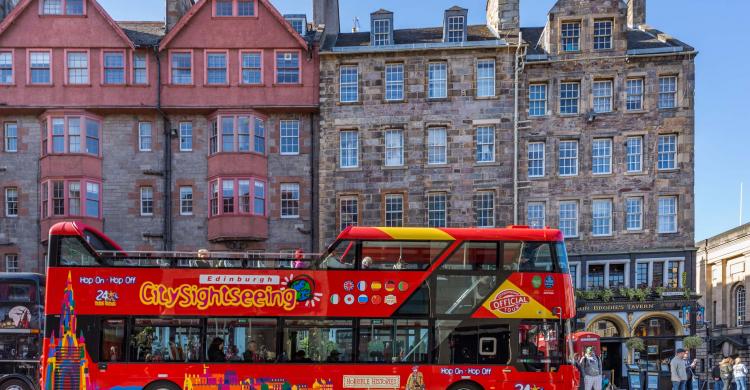 Recorre Edimburgo en bus turístico