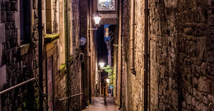 Callejones de Edimburgo por la noche