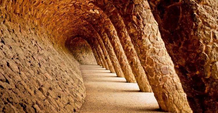 Camino de piedra en el Park Güell