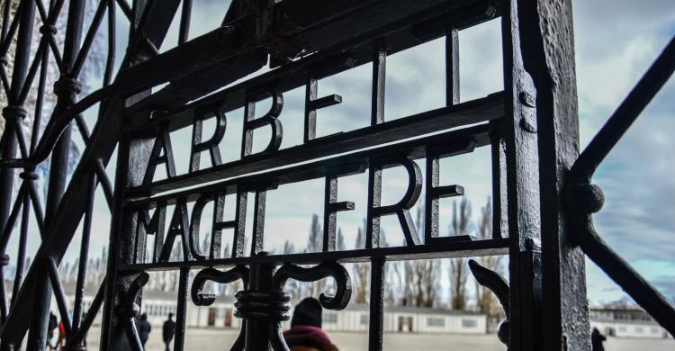 Puerta de entrada al campo de concentración Dachau