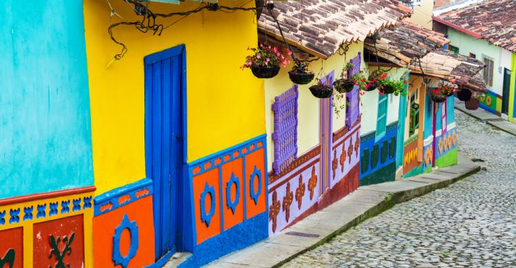 Típica calle de Guatapé