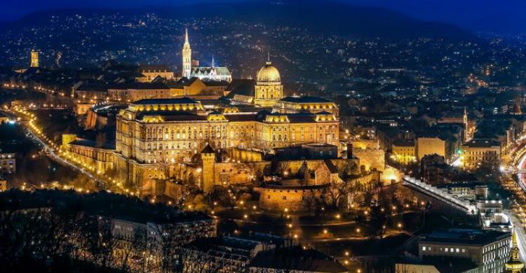 Castillo de Buda en la noche
