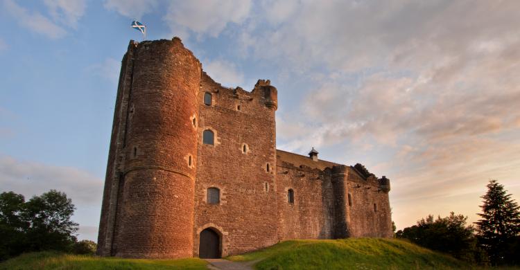 Castillo Doune, en la serie Castillo Leoch del clan MacKenzie