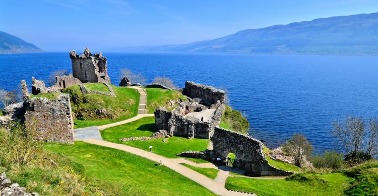 Castillo de Urquhart, a orillas del Lago Ness