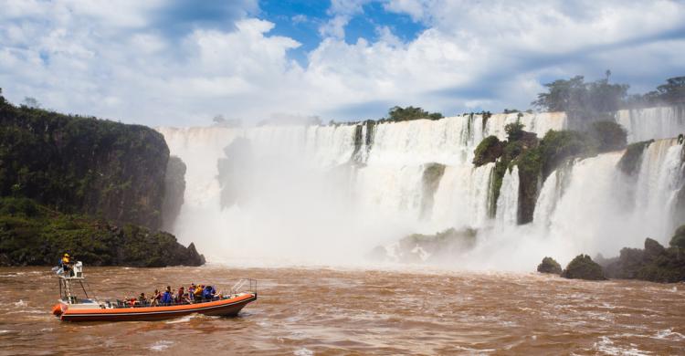 Cataratas Iguazú en barco