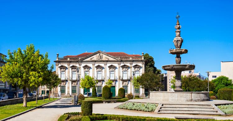 Plaza en el centro de Braga, la capital de Minho