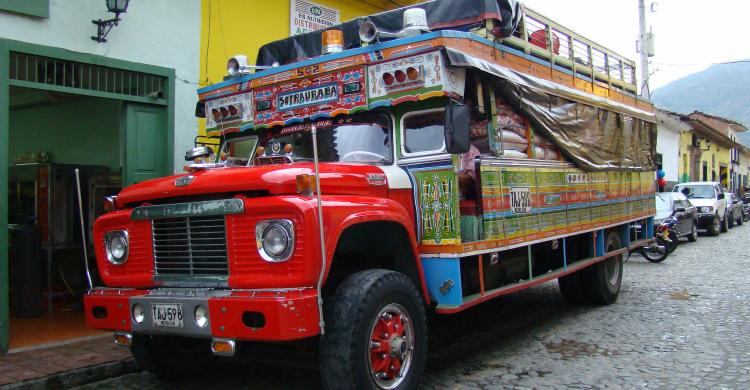 Chiva tradicional colombiana