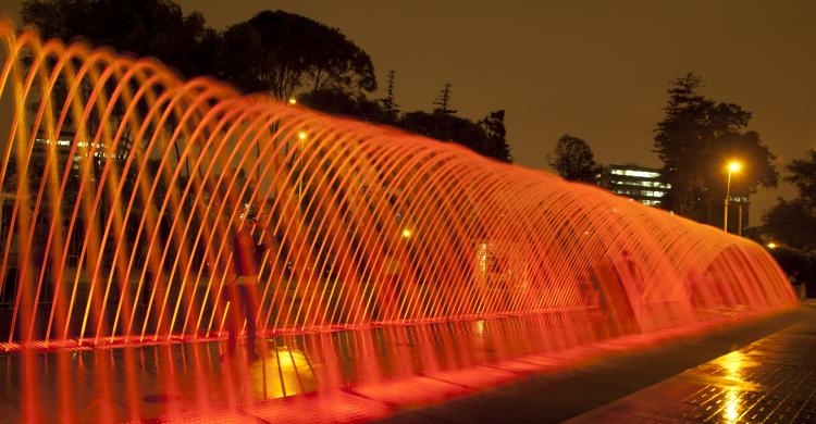 Túnel de agua y luces