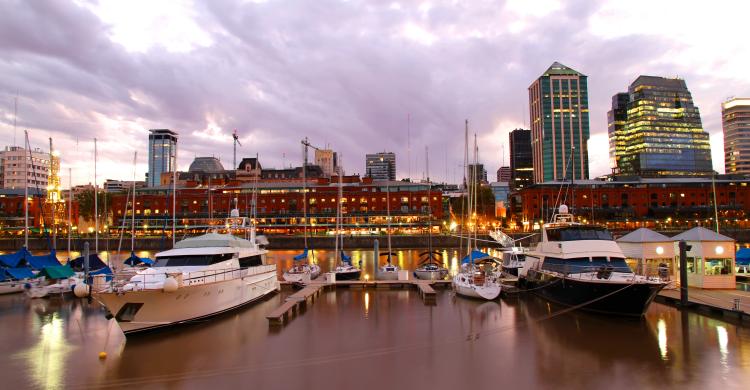 Vistas de Puerto Madero desde el Río de la Plata