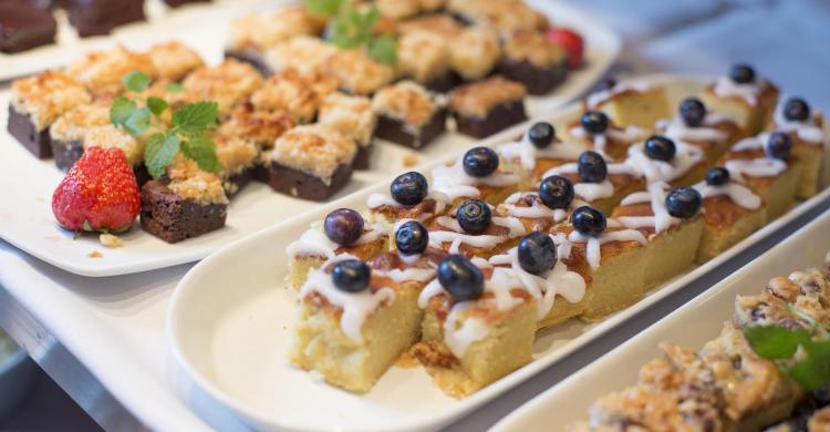 Mesa de postres del buffet