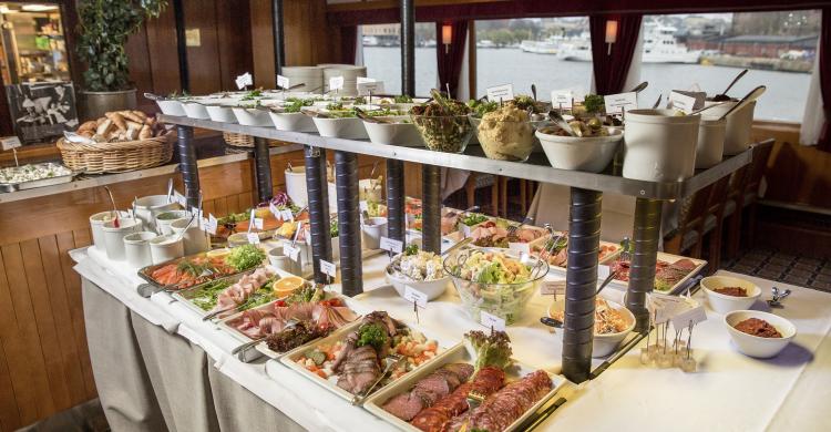 Crucero con brunch estilo buffet libre