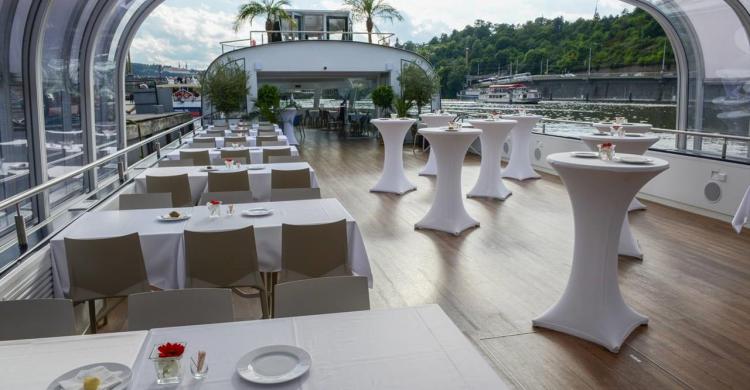 Terraza abierta en temporada de verano