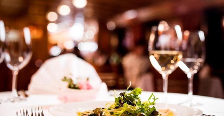 Menú a la carta de 3 platos y vino de primera calidad