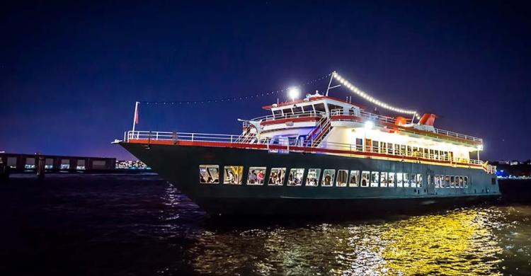 Crucero en barco con cena gourmet