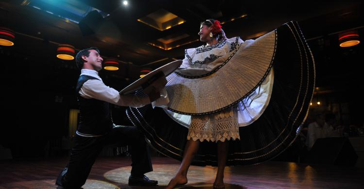 Show de música y danzas durante la cena