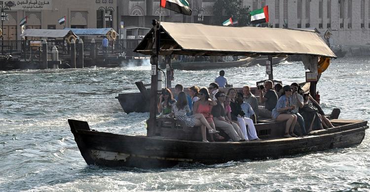 Paseo en barca tradicional por Dubái