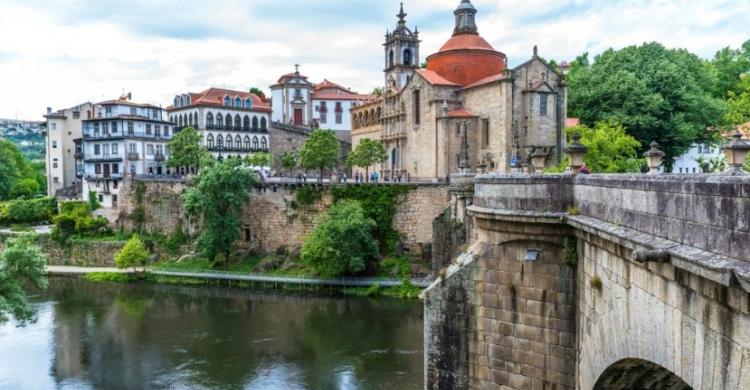 Ciudad de Amarante, a orillas del río Duero