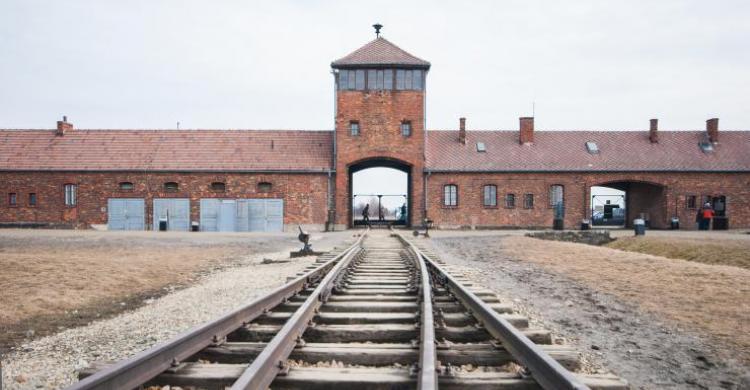 Entrada de trenes en Auschwitz