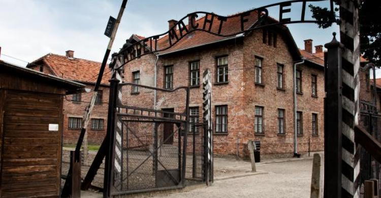 La entrada de Auschwitz-Birkenau