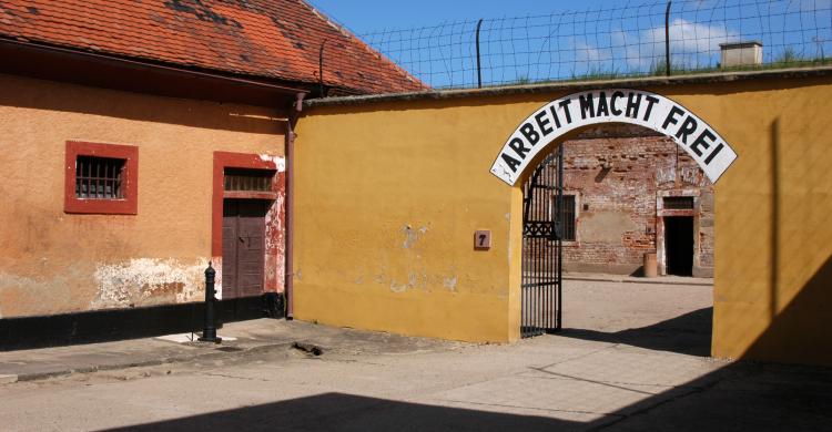 Entrada al campo de concentración de Terezin