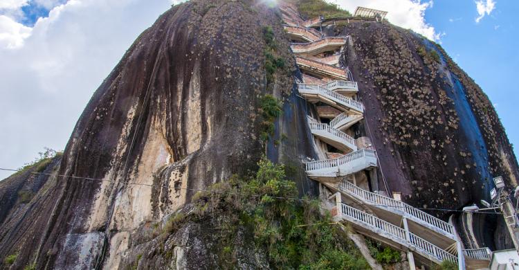 La Piedra del Peñol tiene 740 escalones