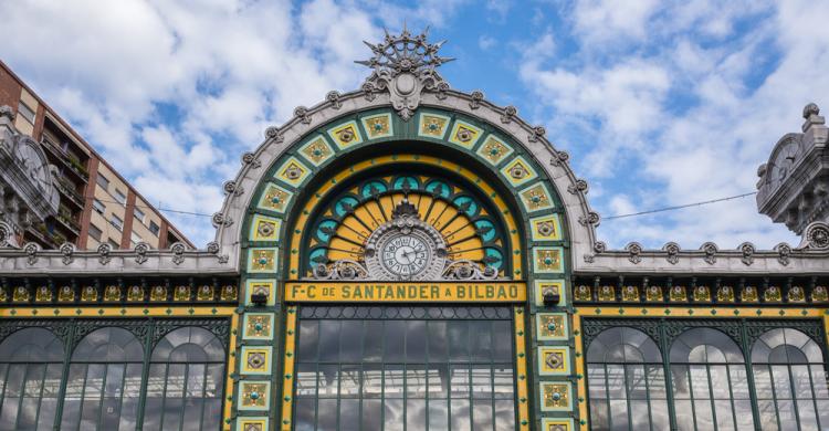 Fachada de la Estación de Abando