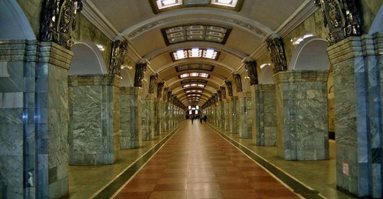 Estación de metro Kirovskiy Zavod