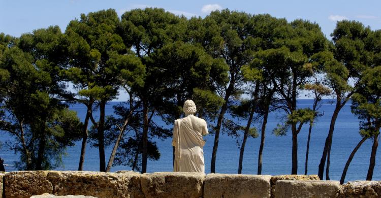 Estatua de Asclepio en Ampurias