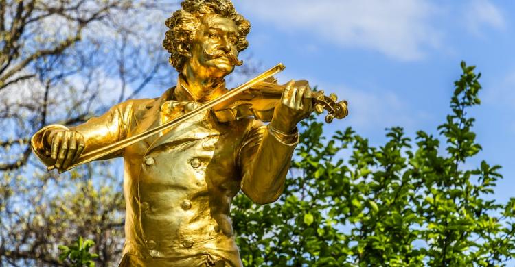 Estatua de Strauss en Stadtpark