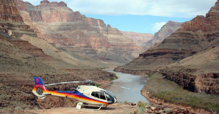 Helicóptero en el Gran Cañón
