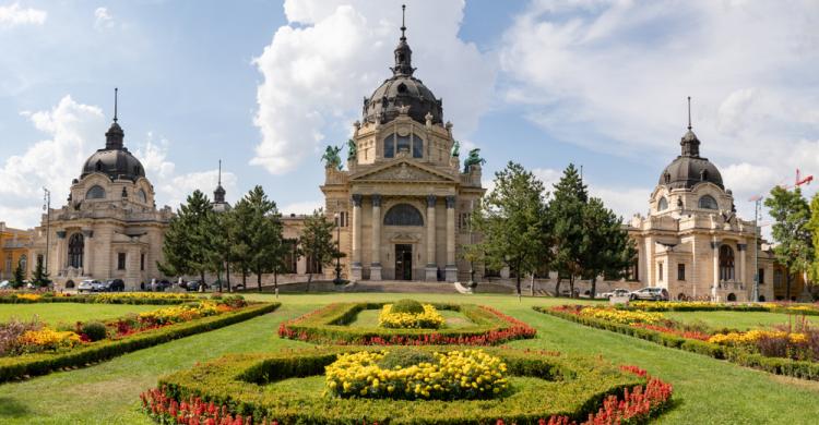 Exterior del balneario Széchenyi