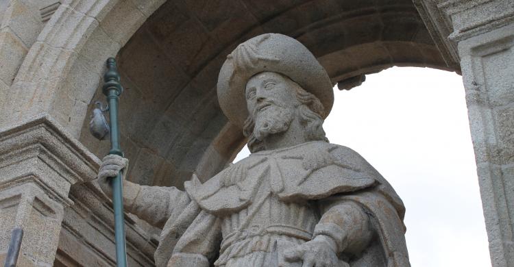 Apóstol Santiago en la fachada de la Catedral