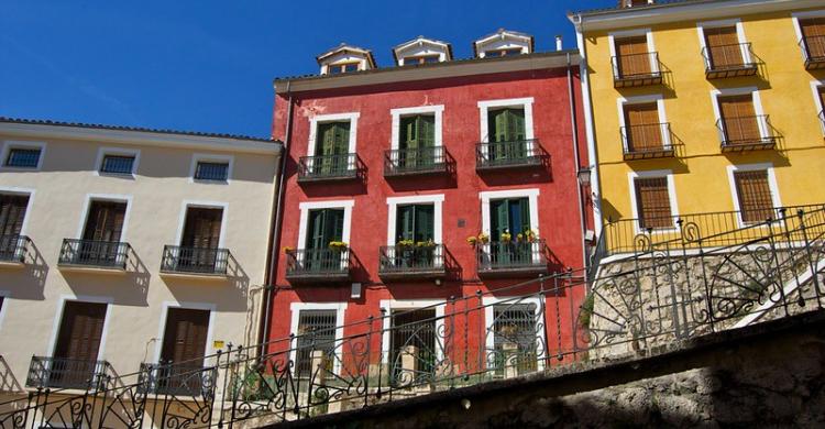 Fachadas típicas de las casas colgantes de Cuenca