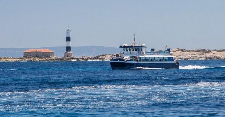 Traslado en barco a Formentera desde Puerto de Figueretas
