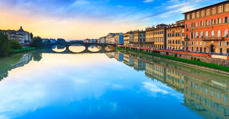 Río Arno en Florencia