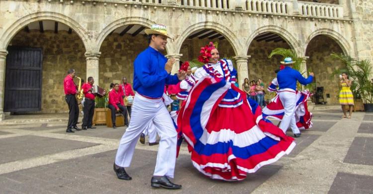 Folklore dominicano en el Alcázar de Colón