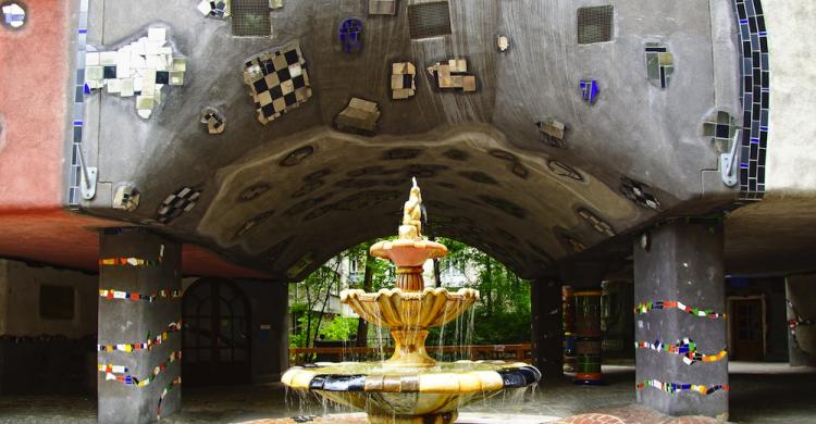 Fuente de Hundertwasserhaus