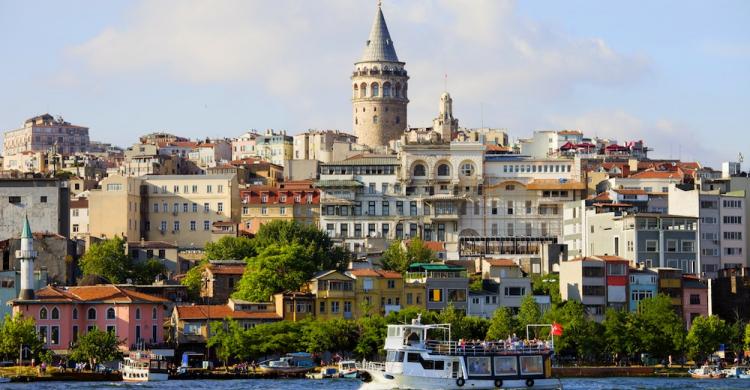 Vistas de Estambul desde el estrecho del Bósforo