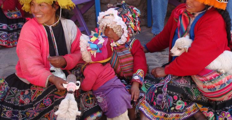 Gente local en Ollantaytambo