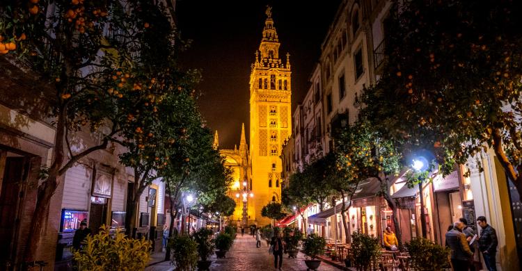 La Giralda de Sevilla de noche