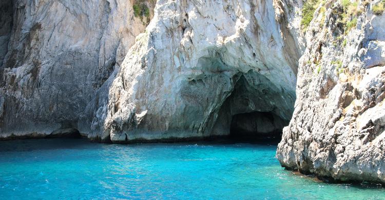 Gruta azul en la Isla de Capri