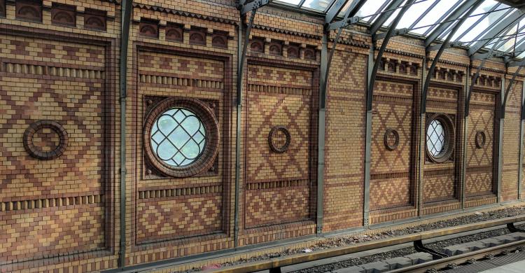 Estación de tren del 1882 en Hackescher Markt