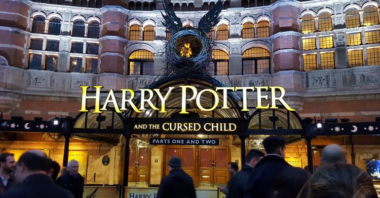 Proyección de Harry Potter and the Curse Child en Londres
