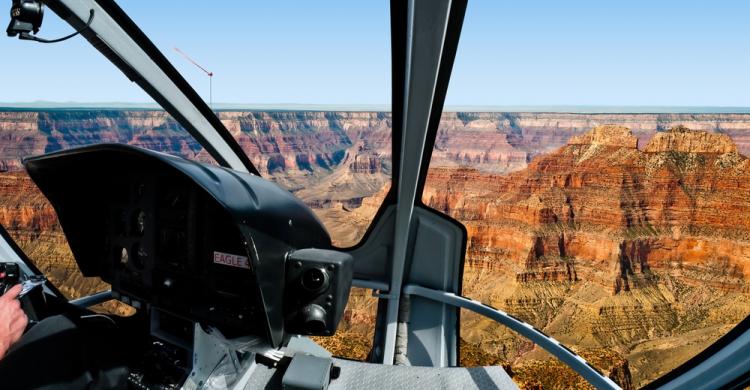 Sobrevolando el Gran Cañón en helicóptero