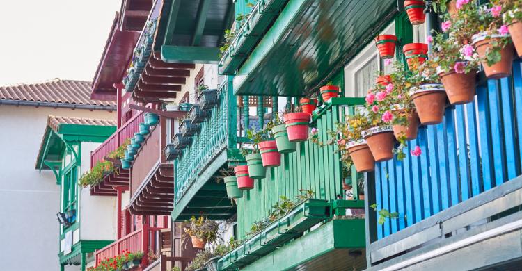 Balcones tradicionales en un barrio de Hondarribia